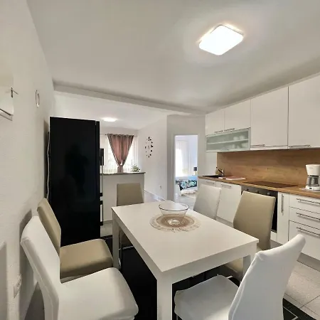 Apartmani Ana Dramalj Exterior photo