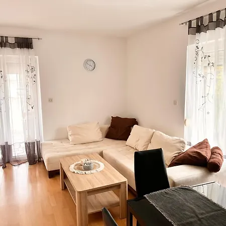 Apartmani Ana Dramalj Exterior photo