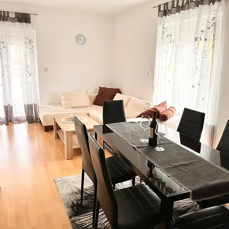 Apartmani Ana Dramalj Exterior photo